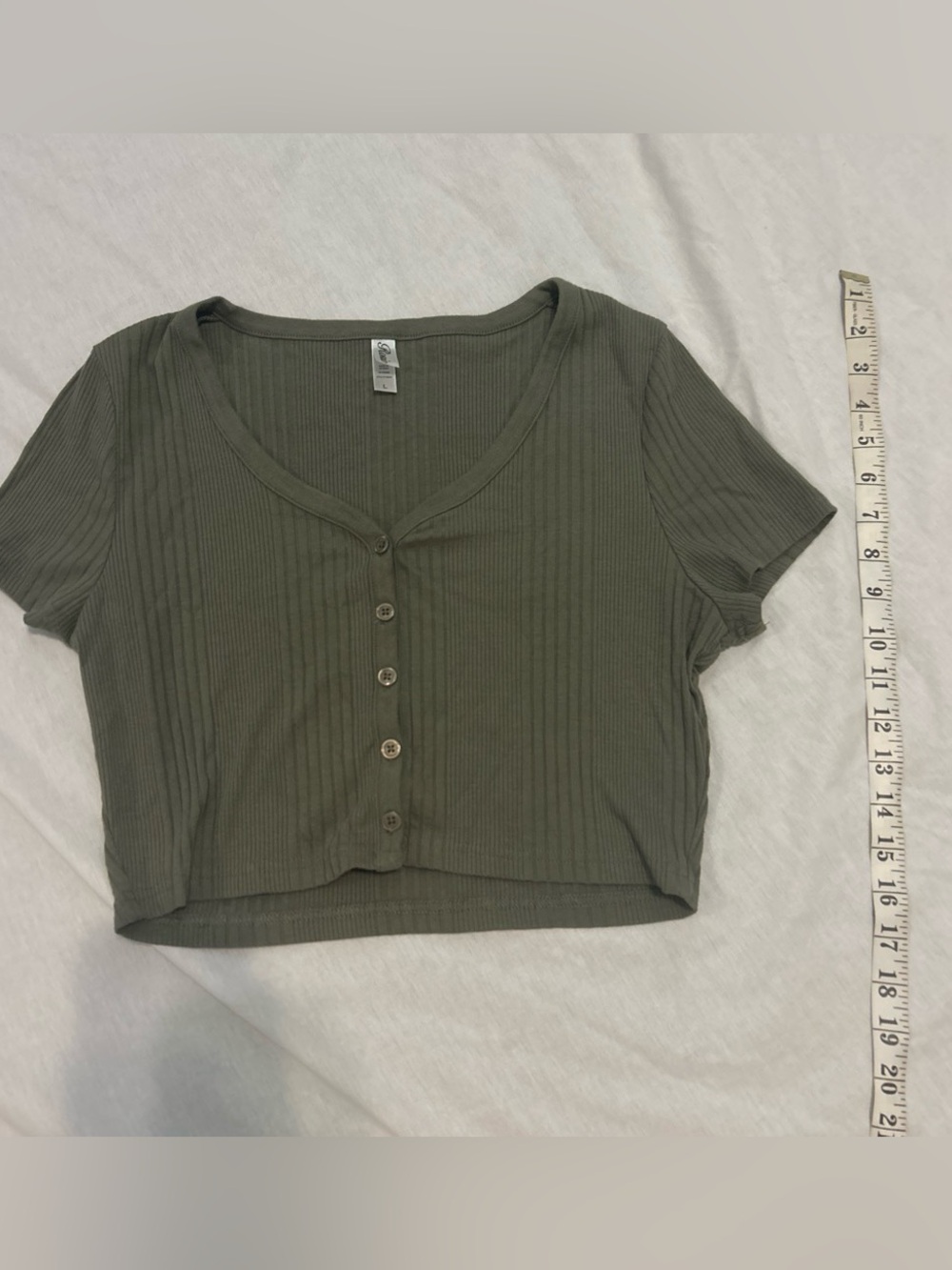 Rosio Ribbed Button-Front Crop Top - Olive
